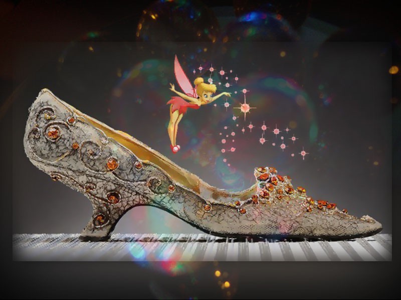 Pantoufle d'argent et soulier d'or pour un  jour de l'an précieux